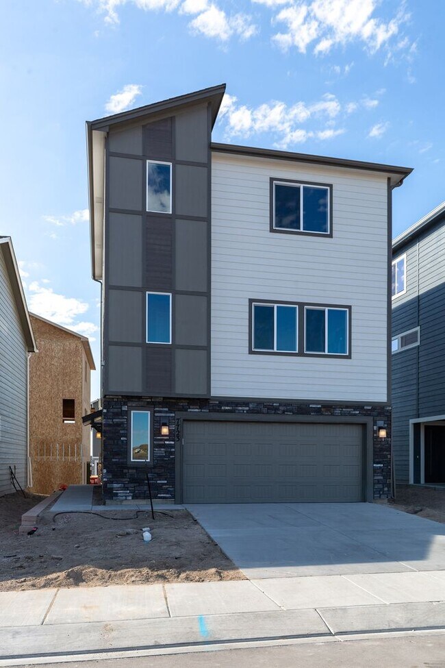 Building Photo - Single Family Home for Rent in Northeast of Colorado Springs
