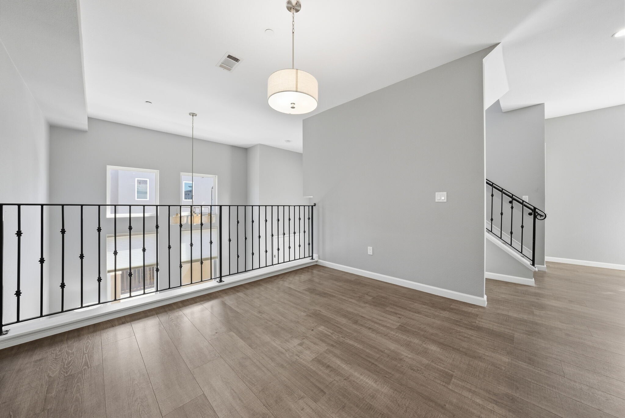 Building Photo - 817 Estancia Ter