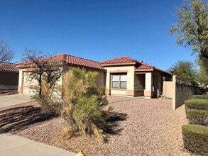 Building Photo - Spacious 3-bedroom plus den in North Phoenix
