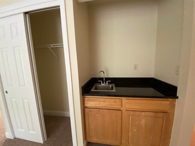 Building Photo - 99 S Mammoth Rd