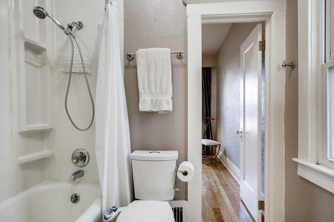 Building Photo - Cute Home In Fantastic Berkeley Location