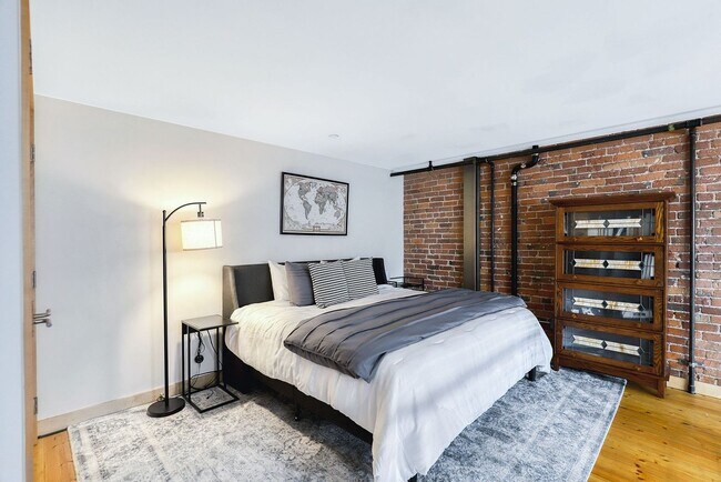 Building Photo - Cozy Loft in Downtown Spokane