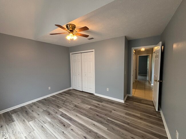 Building Photo - 6903 Ross Dr