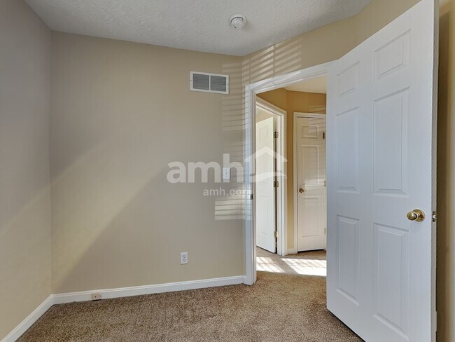 Building Photo - 2422 Hilliard Dr