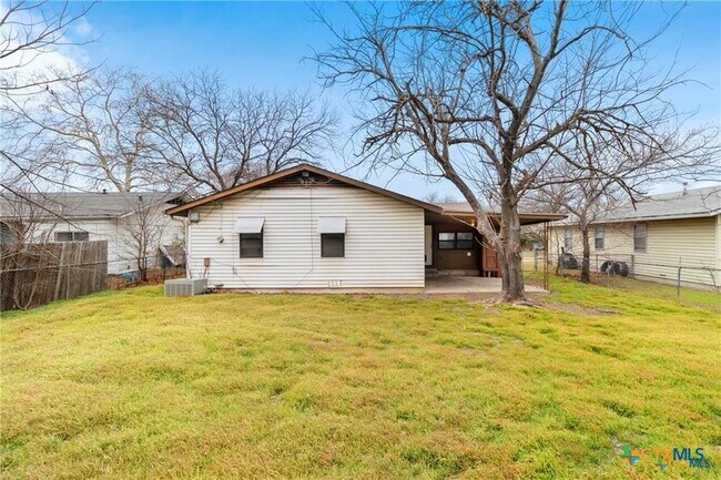 Building Photo - 1006 San Antonio St