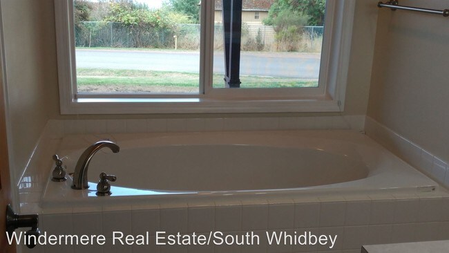 Building Photo - 684 Windmill Dr