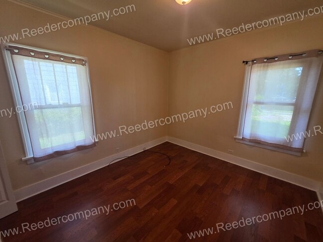 Building Photo - Spacious 2 bedroom house Second Month's rent free for First Responders