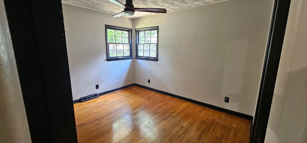 Building Photo - 2253 S Florence Ave