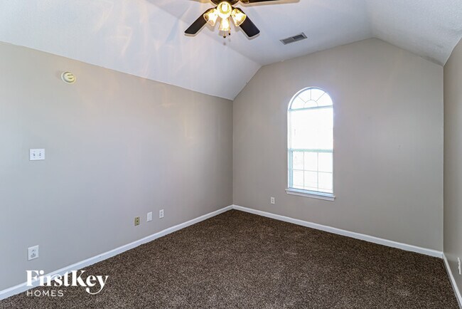 Building Photo - 4643 Blue River Cove