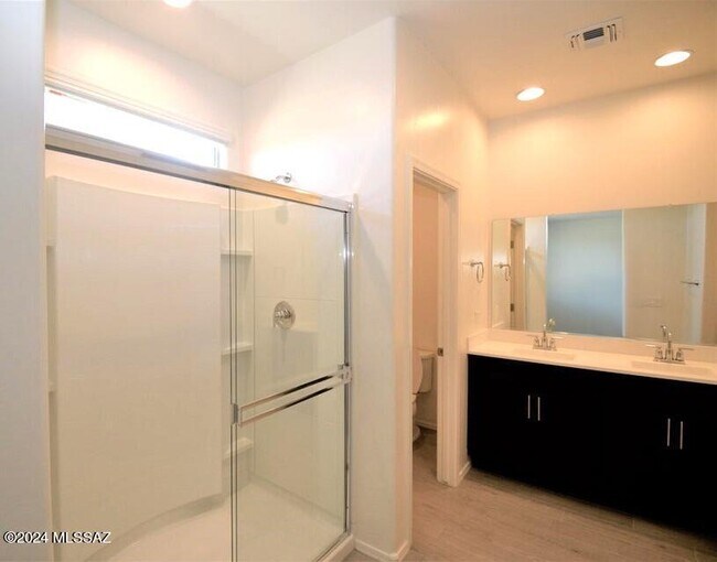 Building Photo - 10736 W Embrey Dr