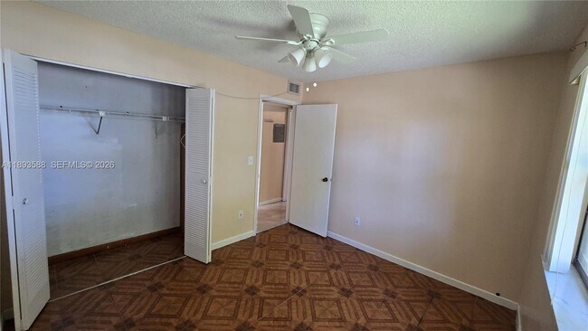 Building Photo - 2605 W 67th Pl