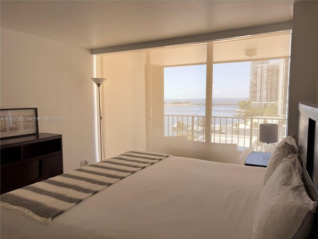 Building Photo - 1865 Brickell Ave