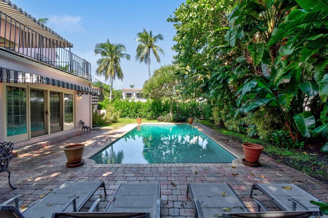 Building Photo - 194 Almeria Rd