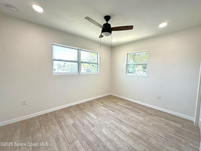 Building Photo - 4440 Stuart Ave
