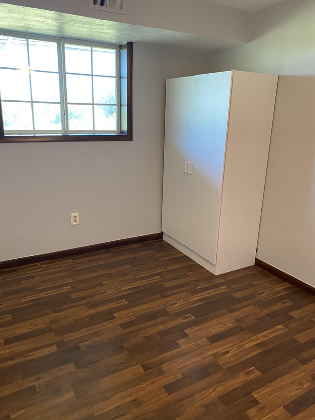 Building Photo - 3215 W Willow Knolls Dr