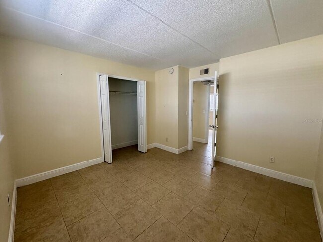 Building Photo - 1400 Eudora Rd