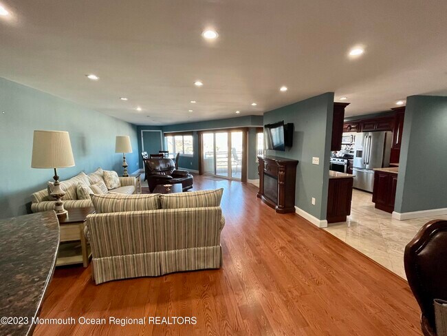 Building Photo - 525 Ocean Blvd