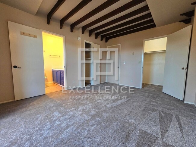 Building Photo - Spacious 2/2.5 Townhouse with 1 Car Garage...