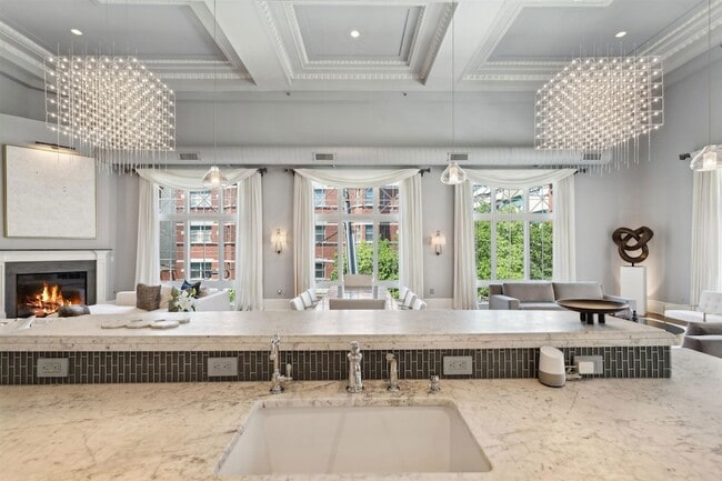 Building Photo - 313 1st St