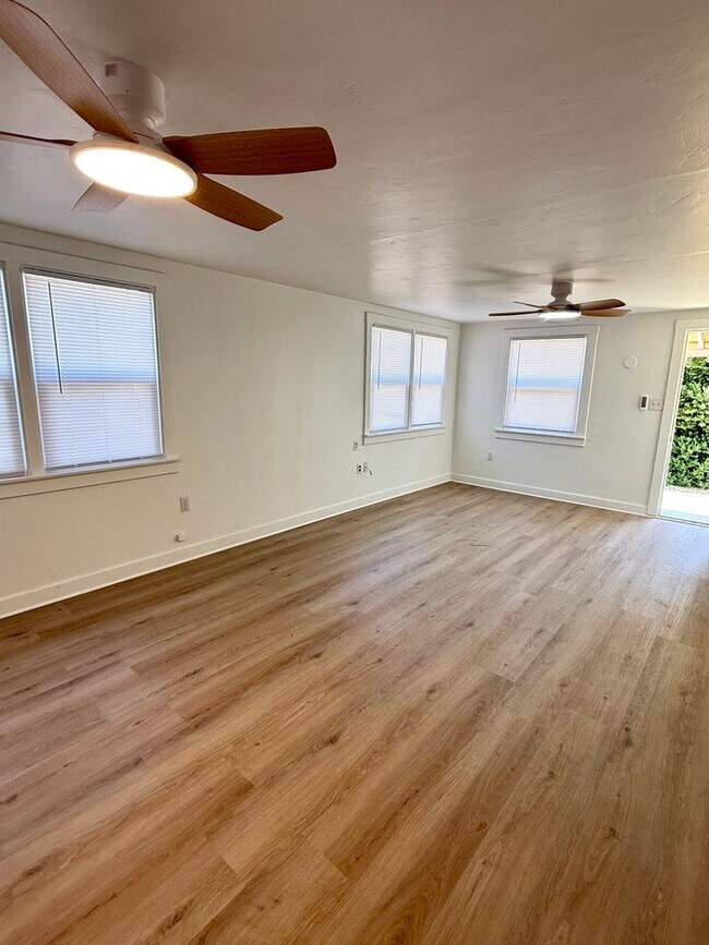 Building Photo - 205 S Crawford Ave