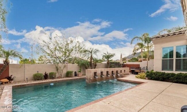 Building Photo - 1223 E Moss St