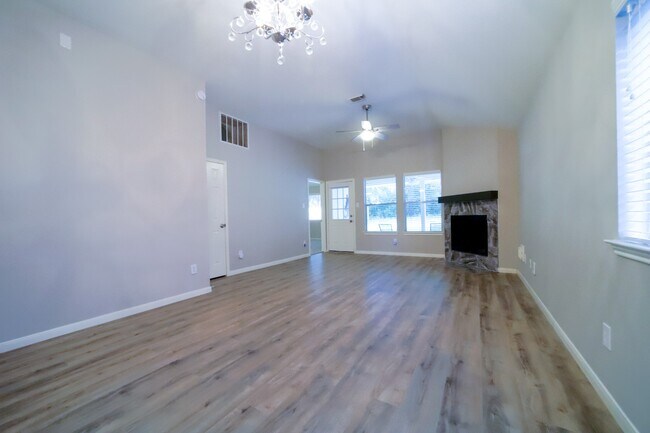 Building Photo - 117 Harbour Town Cir