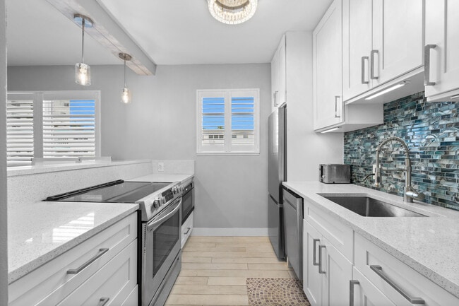 Building Photo - 624 Orton Ave