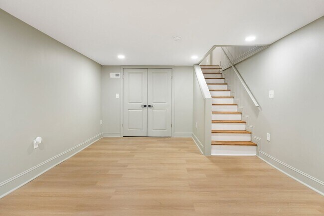 Building Photo - Beautiful 3 Bedroom 4 Bathroom East Baltim...