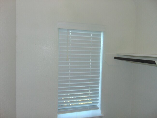 Building Photo - 24978 Tidmor Ln