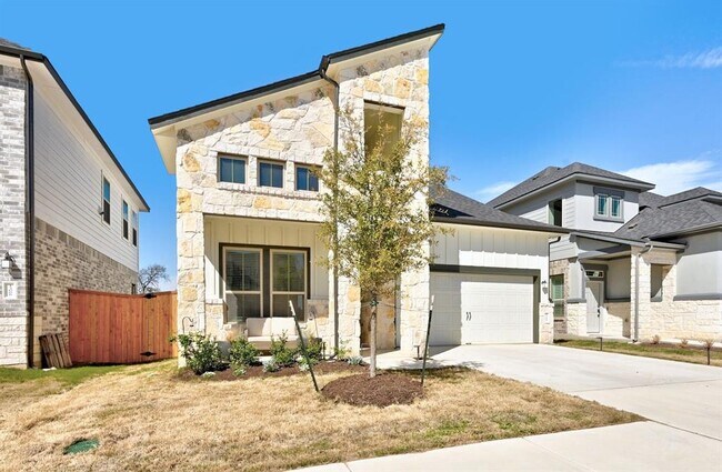 Building Photo - 13004 Bloomington Dr