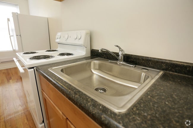 Interior Photo - 2207 E 75th St