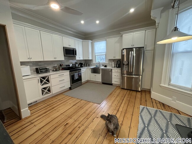 Building Photo - 1 Pickering Ave