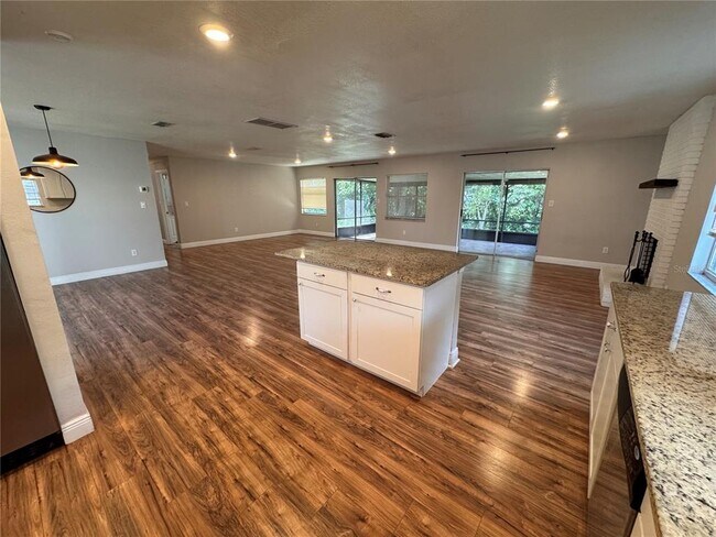 Building Photo - 5260 Lima Pl