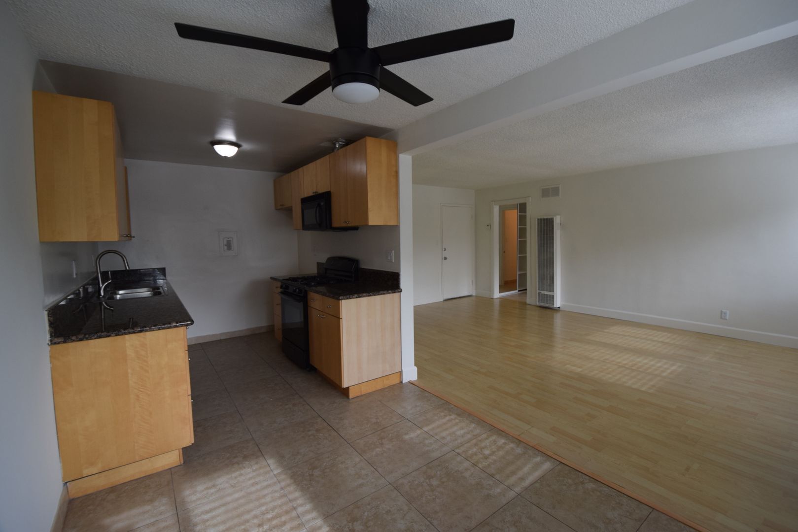 Building Photo - 14025 Moorpark St