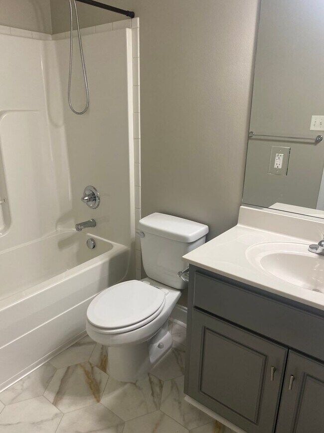 Building Photo - 844 Bryan Cir