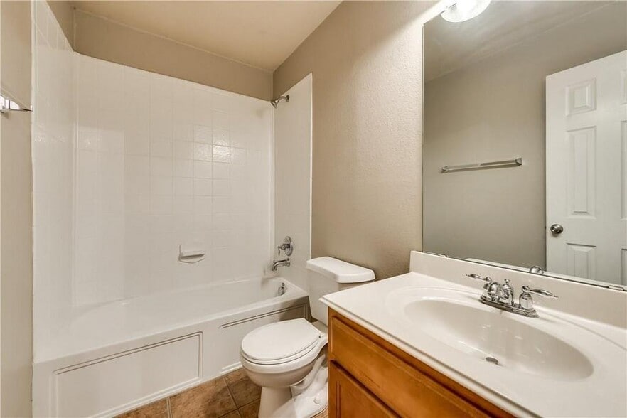 Building Photo - 2004 Zavala Dr