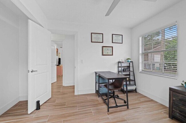 Building Photo - 5554 Hibiscus Rd
