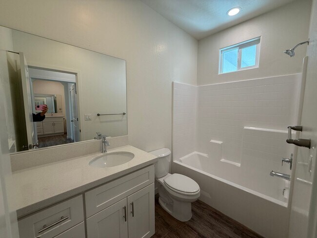 Building Photo - 9007 Canyon St