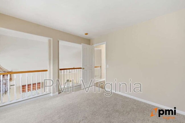 Building Photo - 1002 Nicklaus Dr