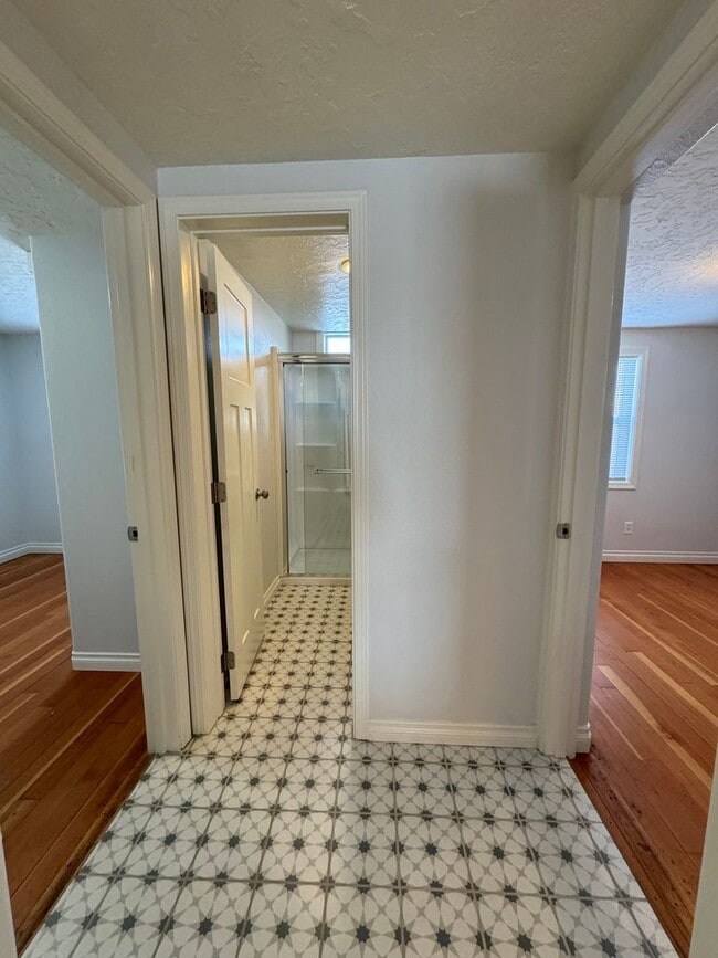 Building Photo - Adorable 3 bed/ 1 bath Home Desirably Loca...