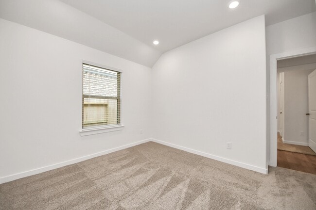 Building Photo - 31815 Autumn Spur Ln