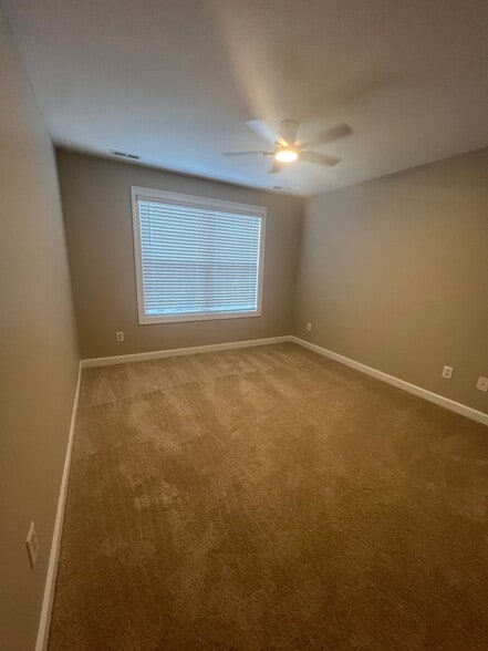 Building Photo - 1633 Shepherds Glade Dr