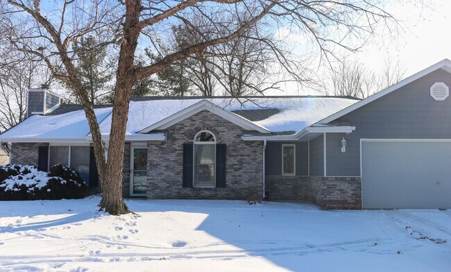 Building Photo - Bright 3BR/2BA Home in Quiet, Desirable Neighborhood with Garage!