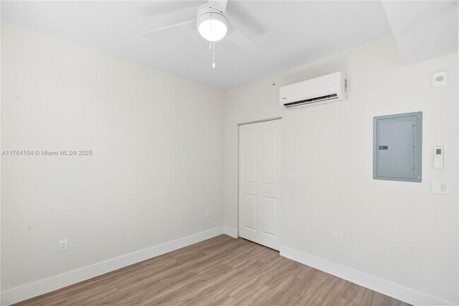 Building Photo - 1559 NW 15th Street Rd
