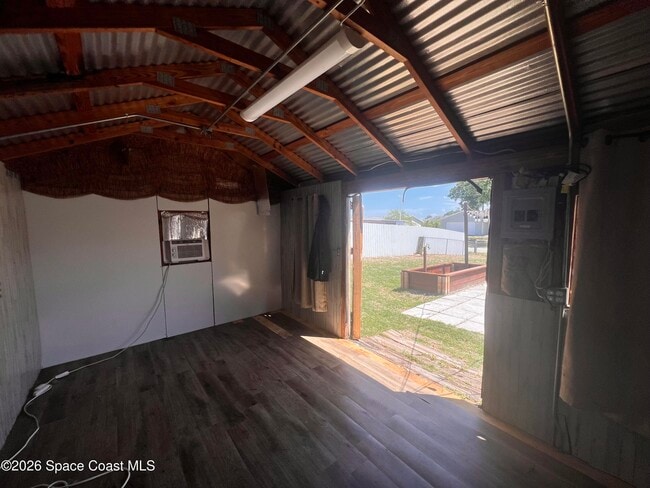 Building Photo - 741 Frisco St SE