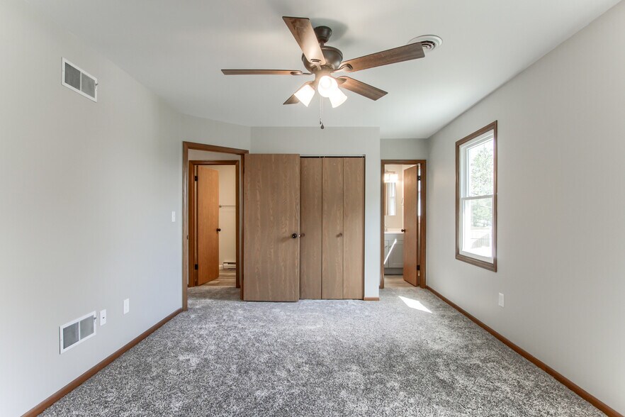Building Photo - 1007 Northfield Dr