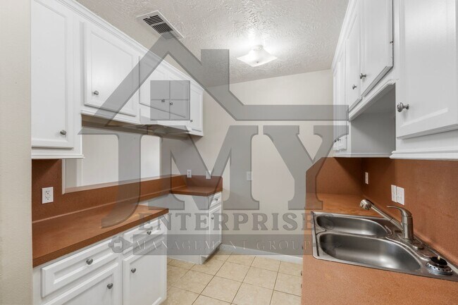 Building Photo - 2526 Aldon St