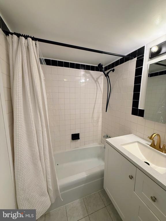 Building Photo - 30 Canterbury Square