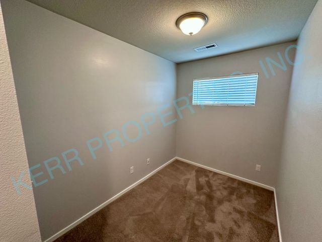Building Photo - Charming 3-Bedroom Haven in Happy Valley - 1814 Sq Ft of Comfort!