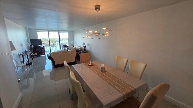 Building Photo - 18151 NE 31st Ct